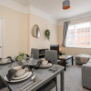 Holiday home Large Cosy House - Free On Street Parking, Liverpool